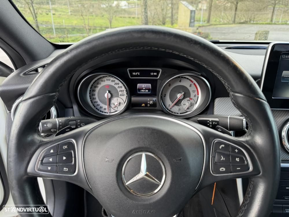 Mercedes-Benz GLA 180 d 7G-DCT Urban - 19