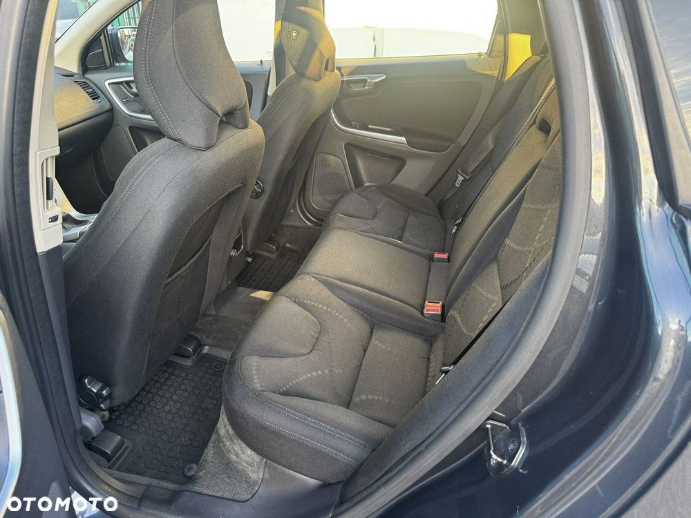 Volvo XC 60 D4 AWD Momentum - 11