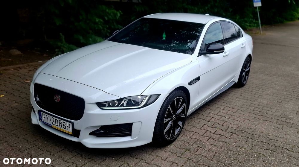 Jaguar XE 2.0 T R-Sport - 2