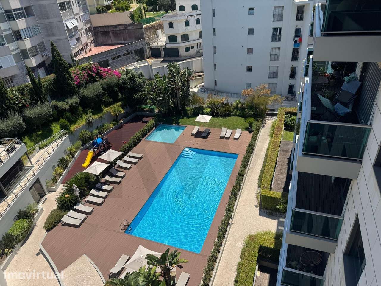 T4 com varanda em condomínio privado com piscina | Lapa - Grande imagem: 2/27