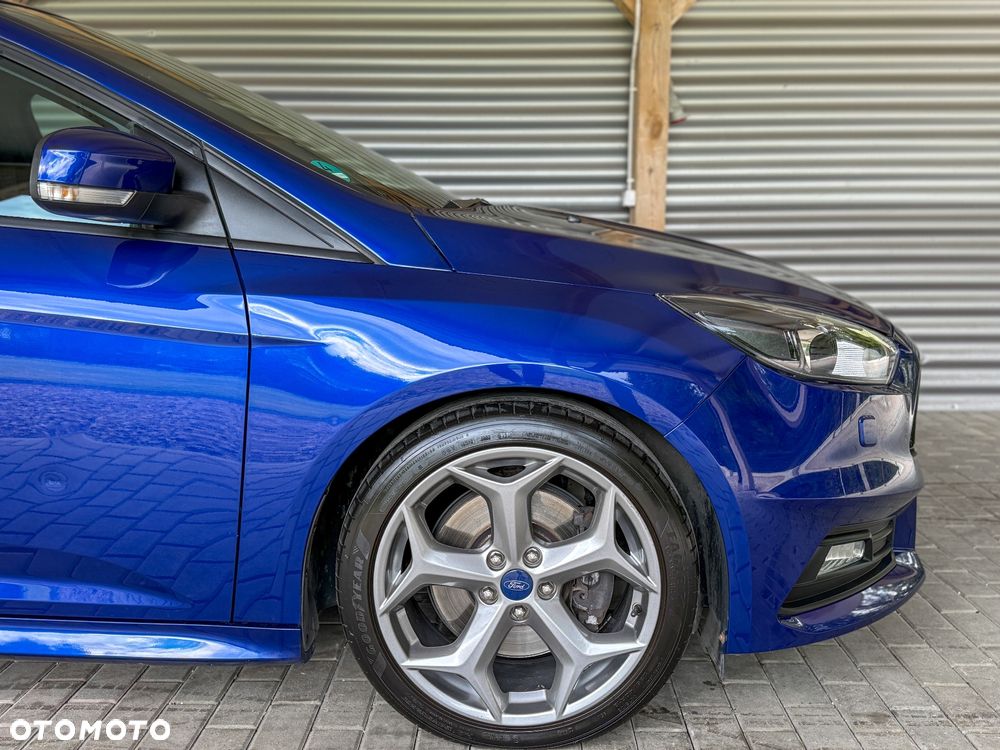 Ford Focus 2.0 EcoBoost ST mit Leder-Sport-Paket - 9