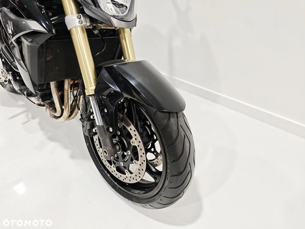 Suzuki GSR - 8