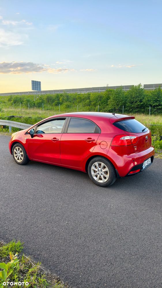 Kia Rio 1.2 L - 16