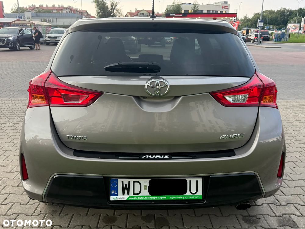 Toyota Auris 1.6 Premium Comfort - 4