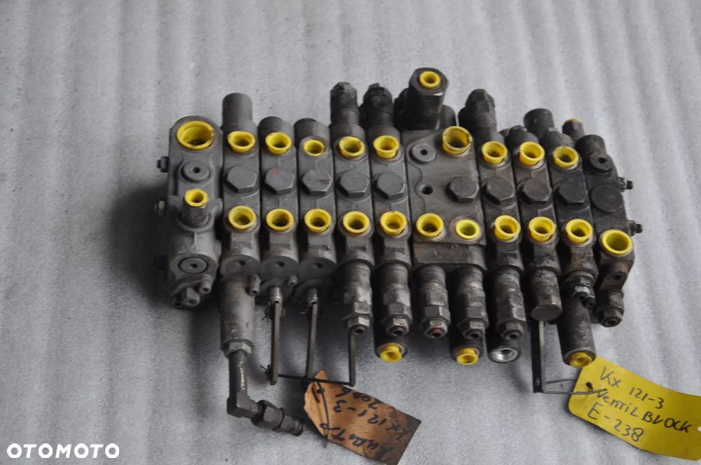 Rozdzielacz hydrauliczny Kubota KX121-3  C0070-26903