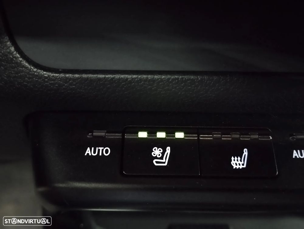 Lexus UX 300e Premium - 35