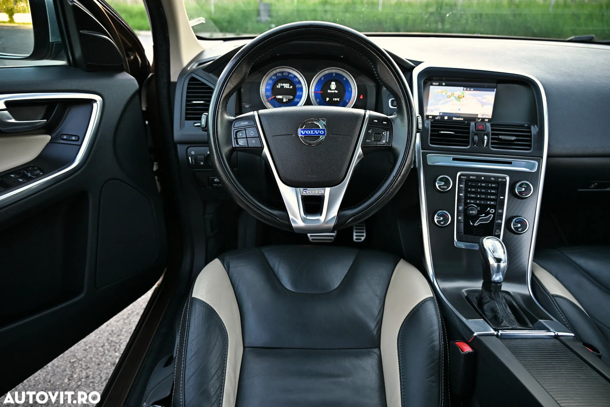 Volvo XC 60 D5 AWD Aut. RDesign - 34