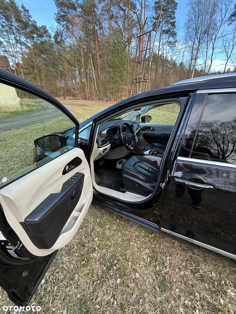 Chrysler Pacifica - 3