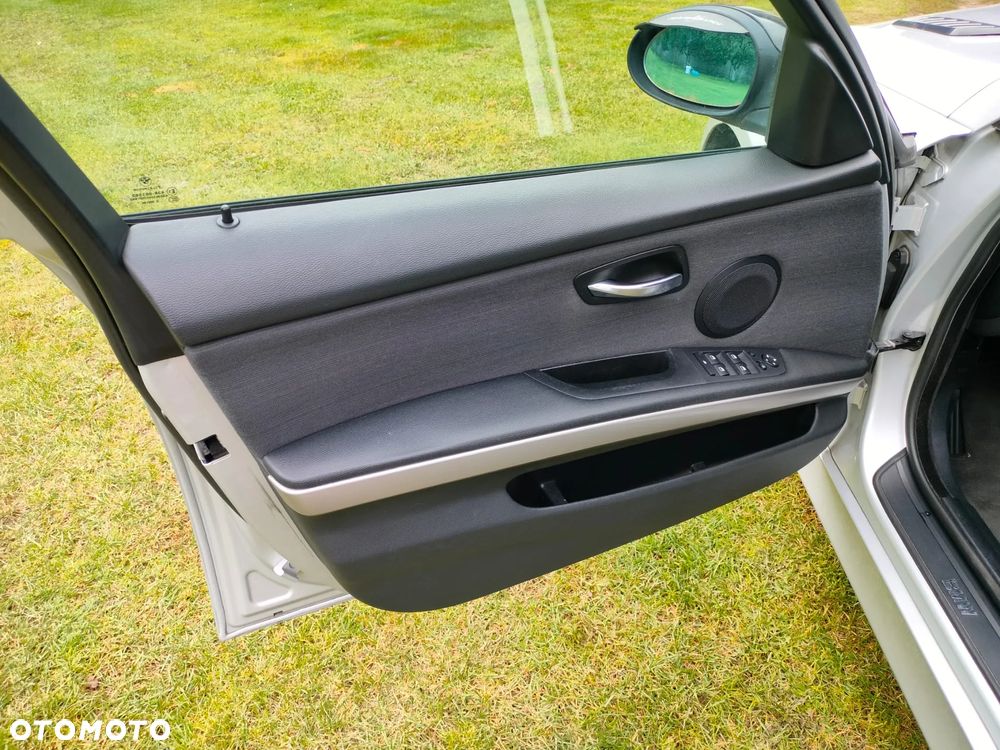 BMW Seria 3 325i - 12