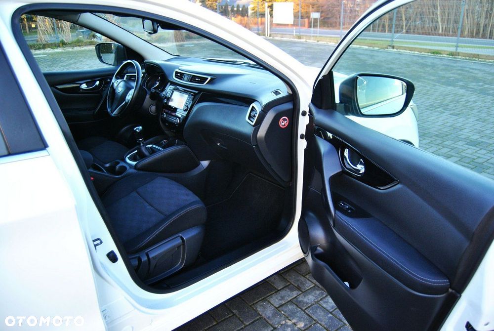 Nissan Qashqai 1.5 dCi TEKNA - 10