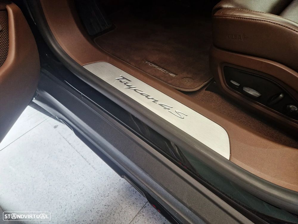 Porsche Taycan Cross Turismo 4S - 17