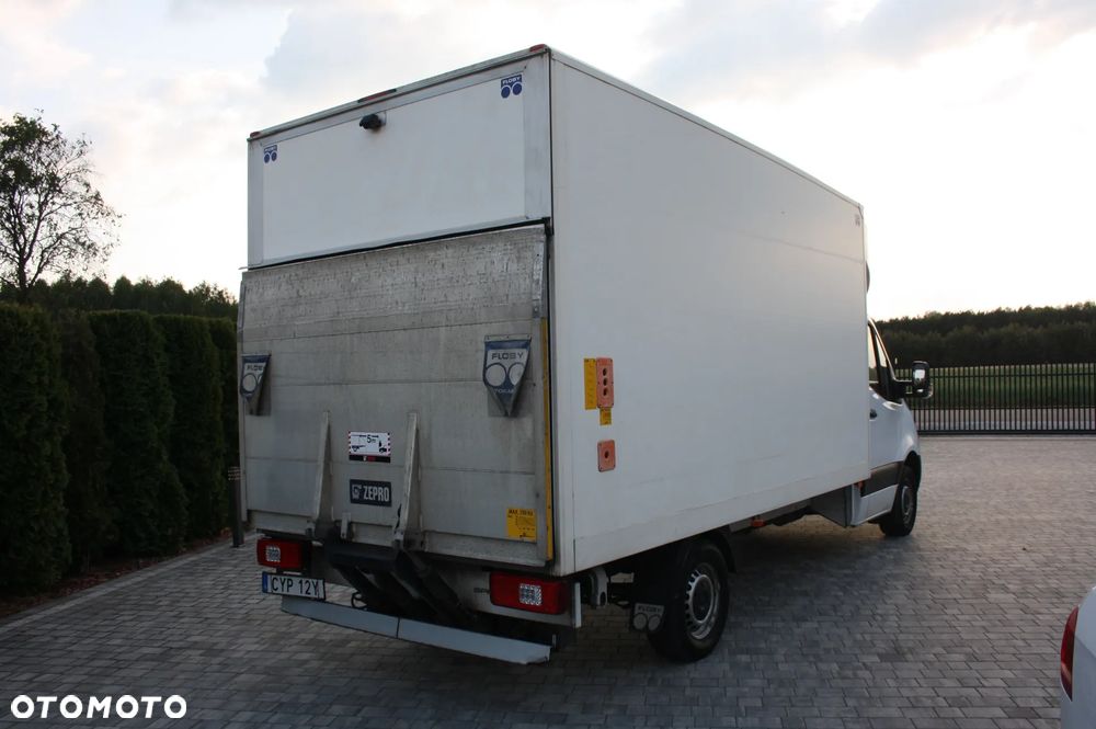 Mercedes-Benz Sprinter - 4