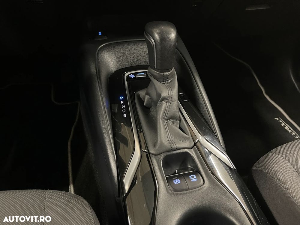 Toyota Corolla Sedan 1.8 HSD Business - 18