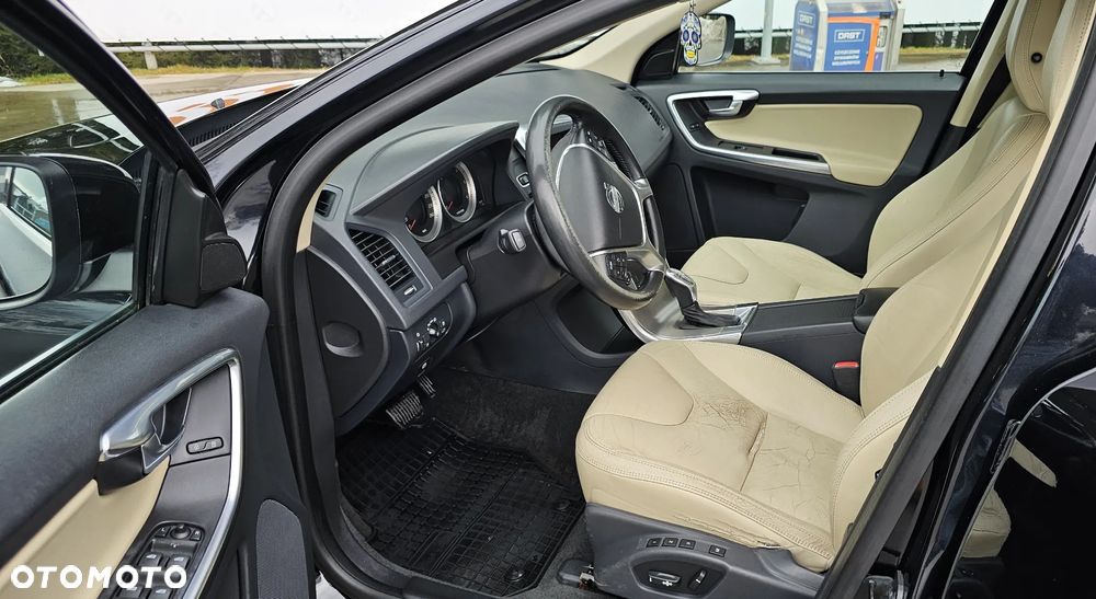 Volvo XC 60 D5 AWD Momentum - 9