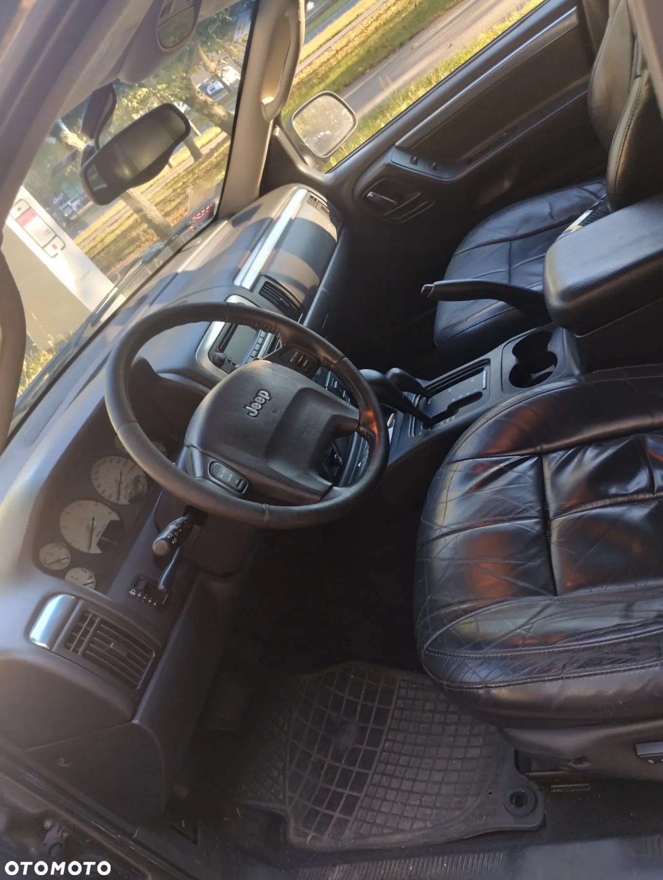 Jeep Grand Cherokee - 8