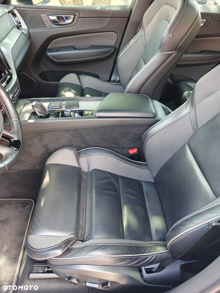 Volvo XC 60 T8 AWD Recharge Geartronic RDesign - 19