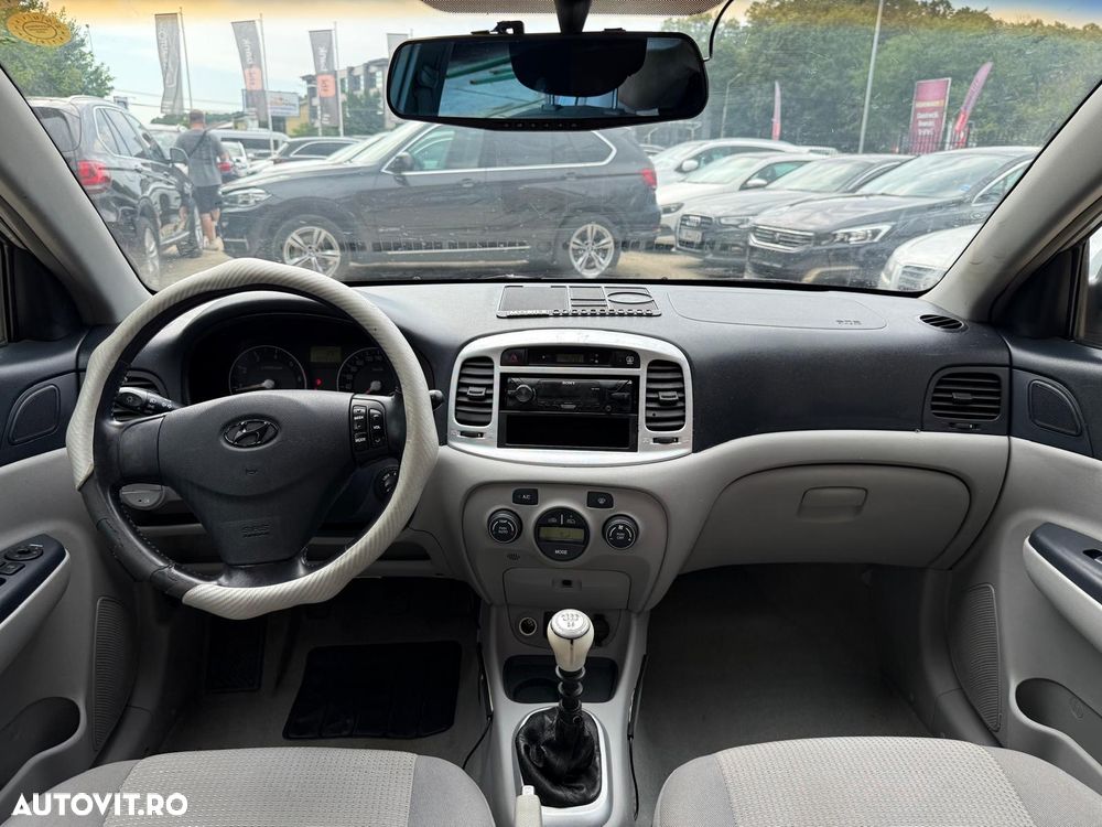 Hyundai Accent - 5