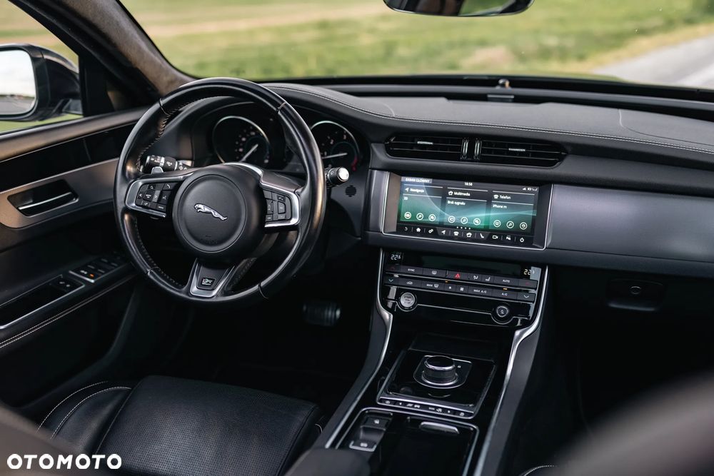 Jaguar XF E-Performance R-Sport - 9