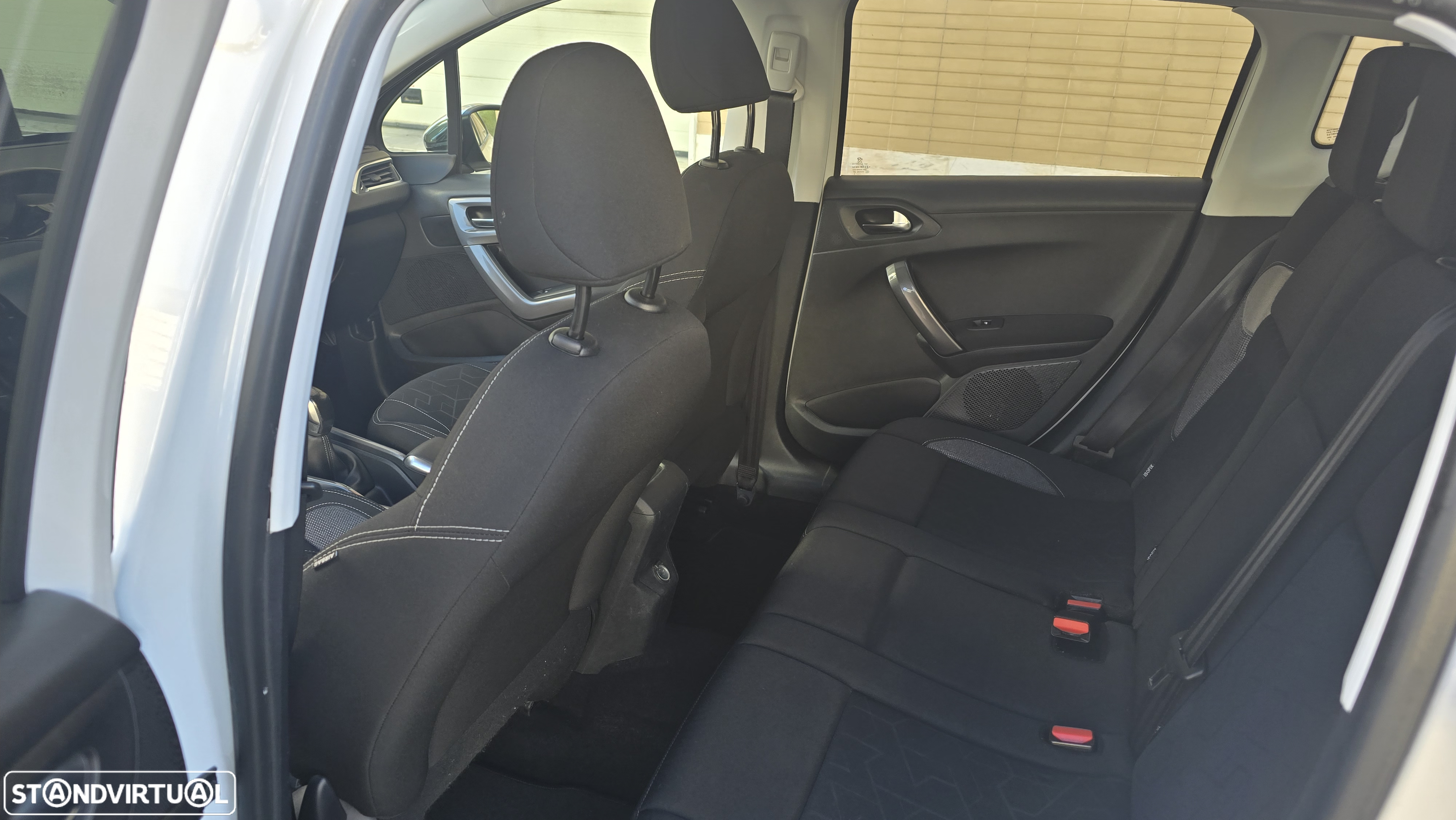 Peugeot 2008 1.2 PureTech Style - 17