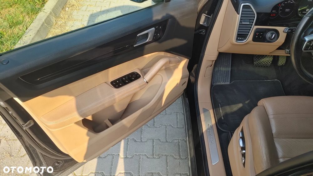 Porsche Cayenne E-Hybrid - 10