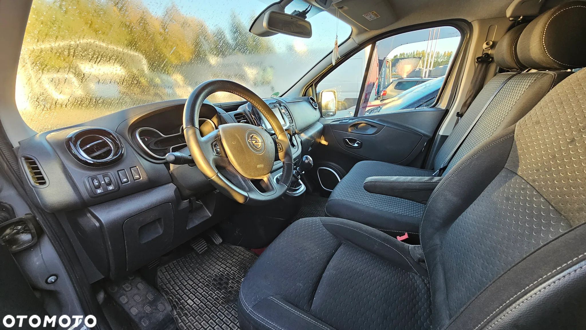 Opel Vivaro - 1