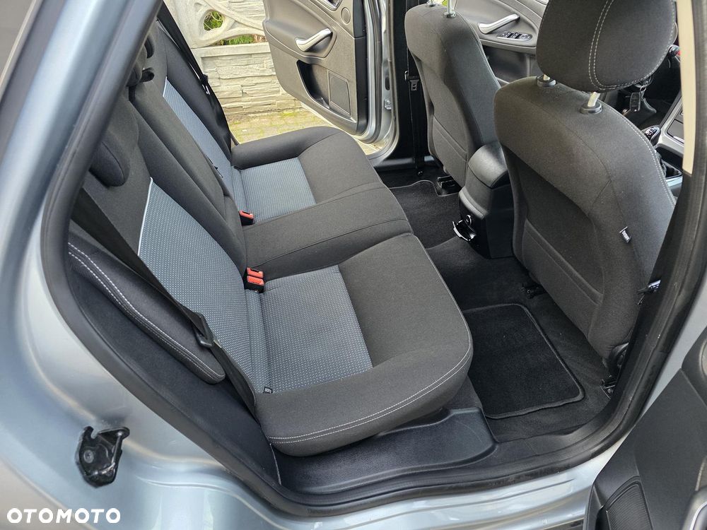 Ford Mondeo 2.0 TDCi Ambiente - 24