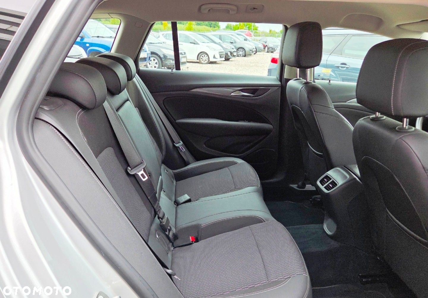 Opel Insignia - 28