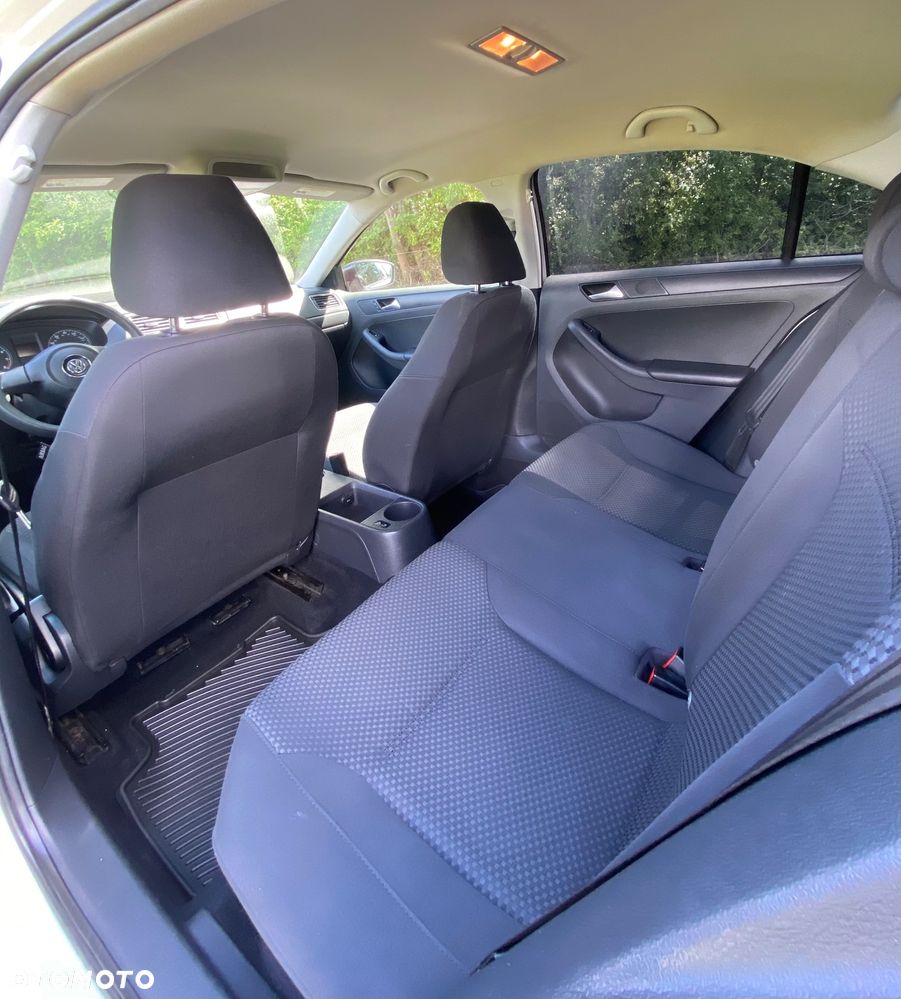 Volkswagen Jetta - 12