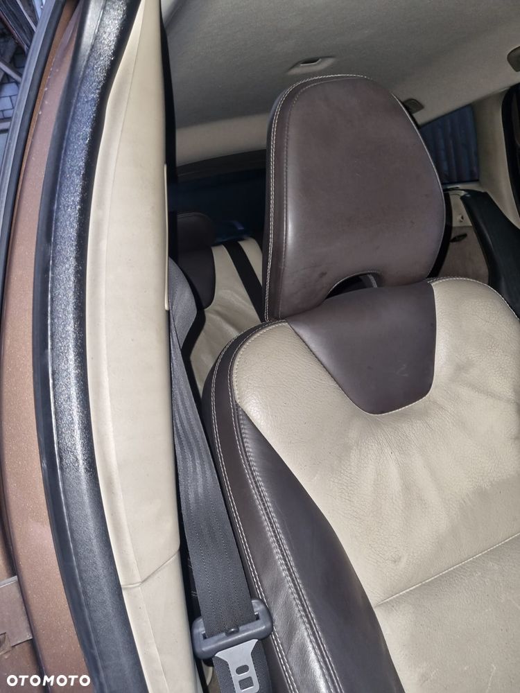 Volvo XC 60 D5 AWD - 9