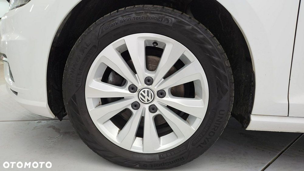 Volkswagen Golf - 24