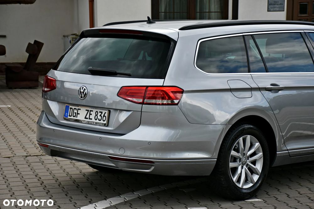 Volkswagen Passat 2.0 TDI SCR DSG Comfortline - 25