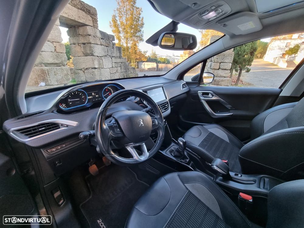 Peugeot 2008 1.2 PureTech Allure - 21