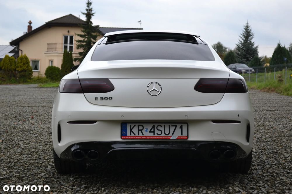 Mercedes-Benz Klasa E 300 Coupe 9G-TRONIC - 5