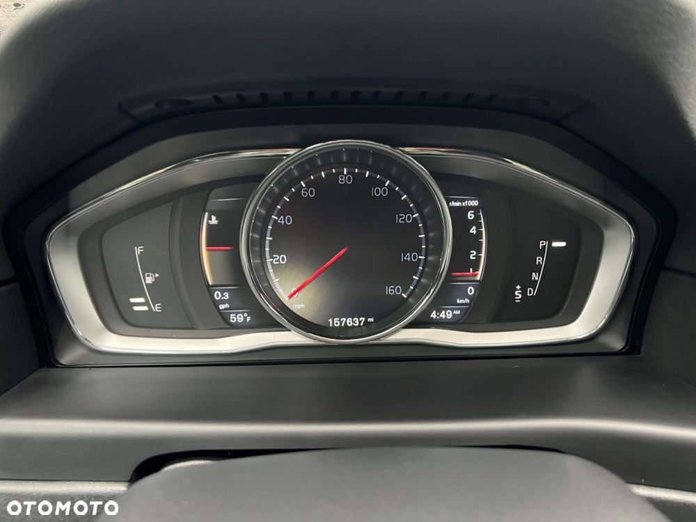 Volvo XC 70 - 25