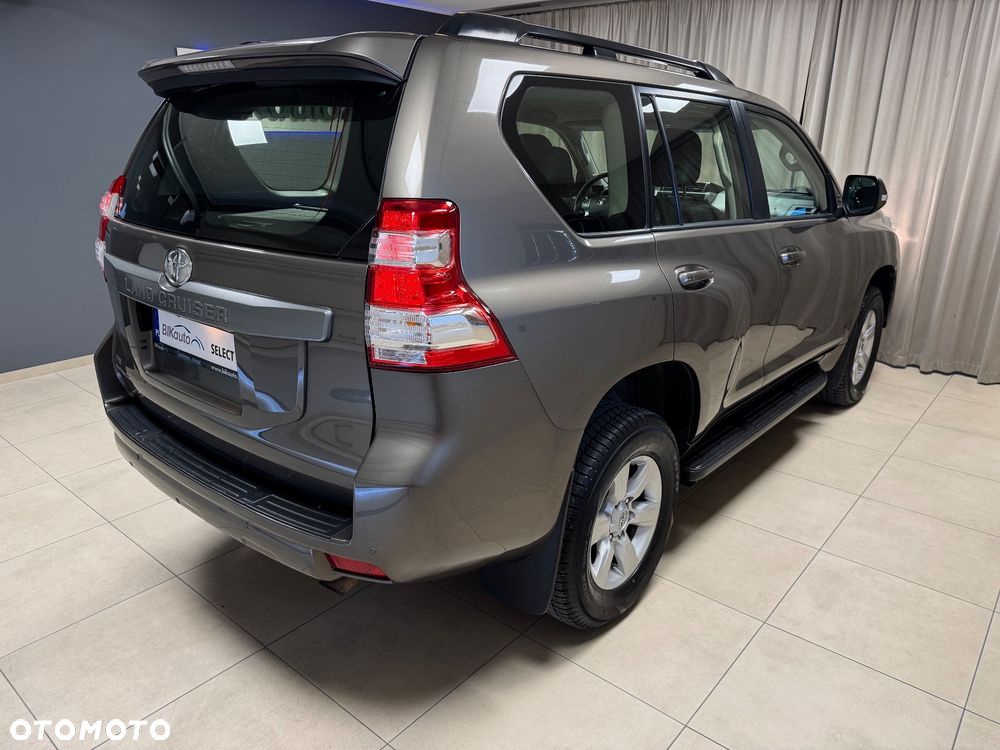 Toyota Land Cruiser - 4