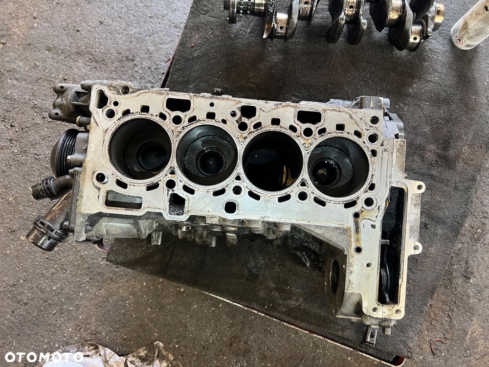 Blok silnika N47D20A kompletny ze stopami 2.0d 177KM