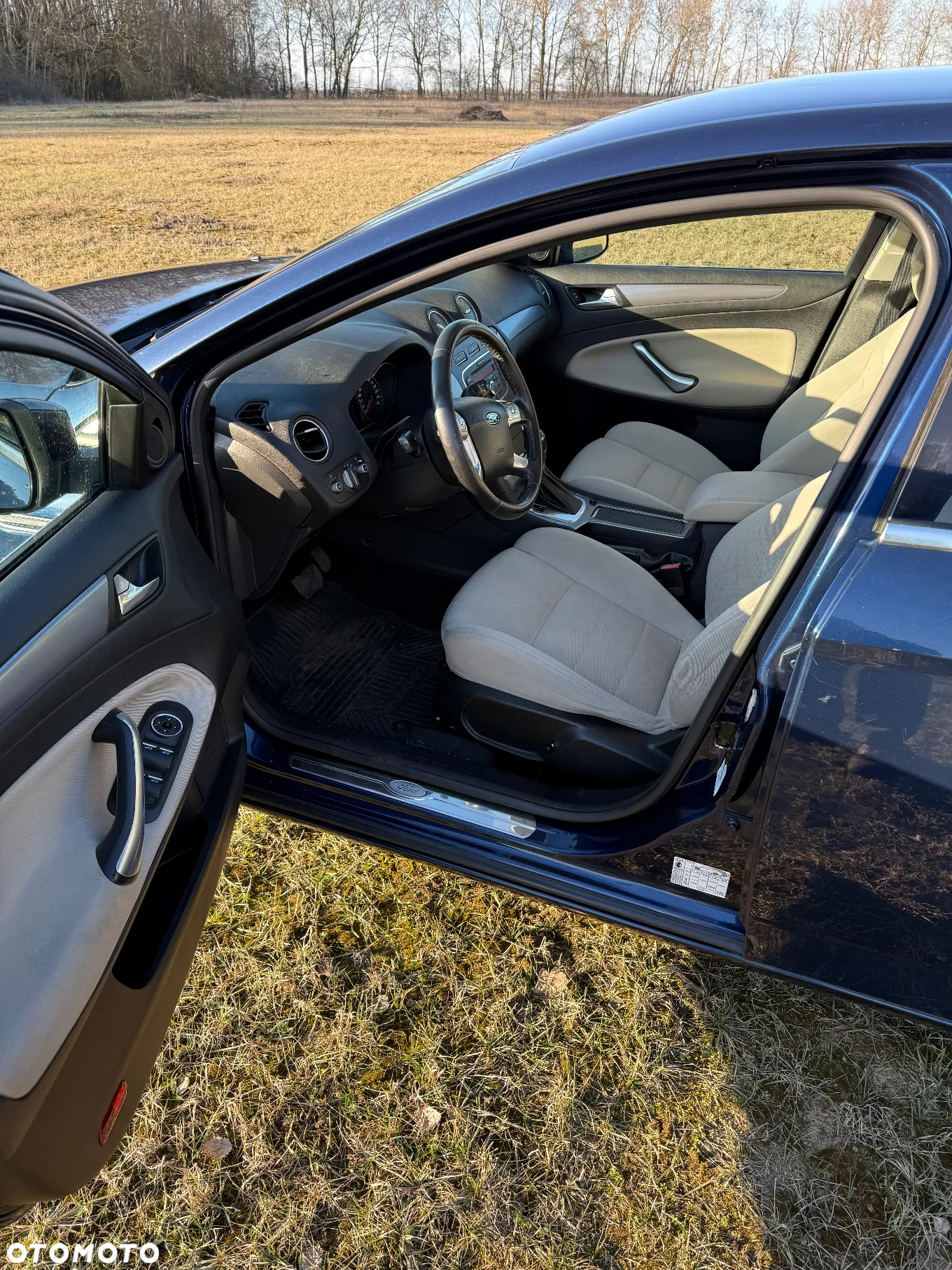 Ford Mondeo 2.0 T Ghia - 11