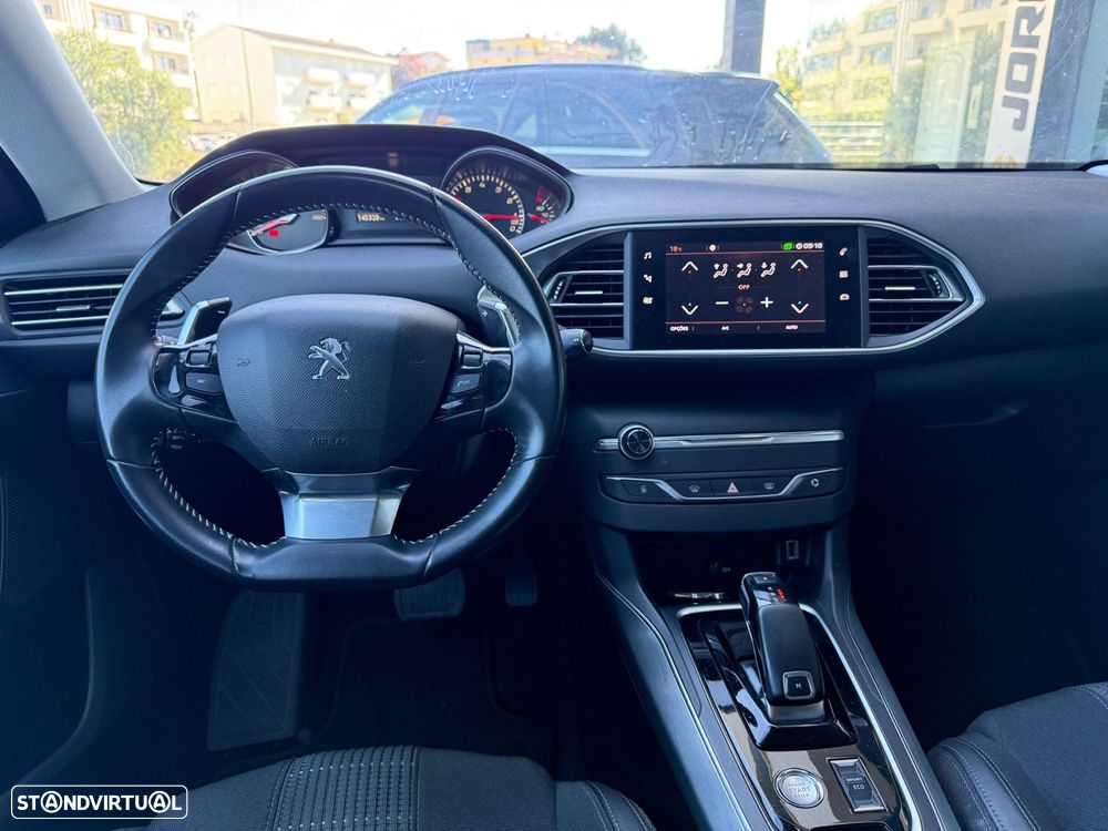 Peugeot 308 1.2 PureTech Allure EAT8 - 19