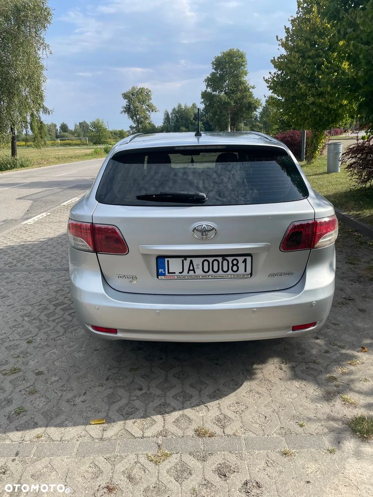Toyota Avensis 2.0 D-4D Luna - 2