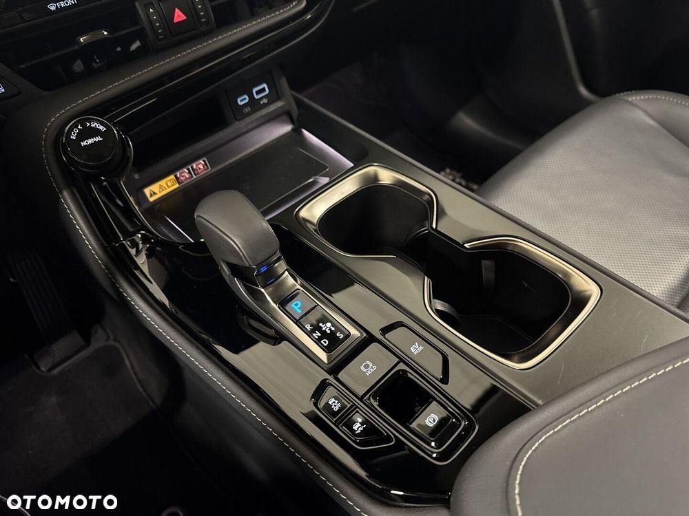 Lexus NX 350h Omotenashi AWD - 24