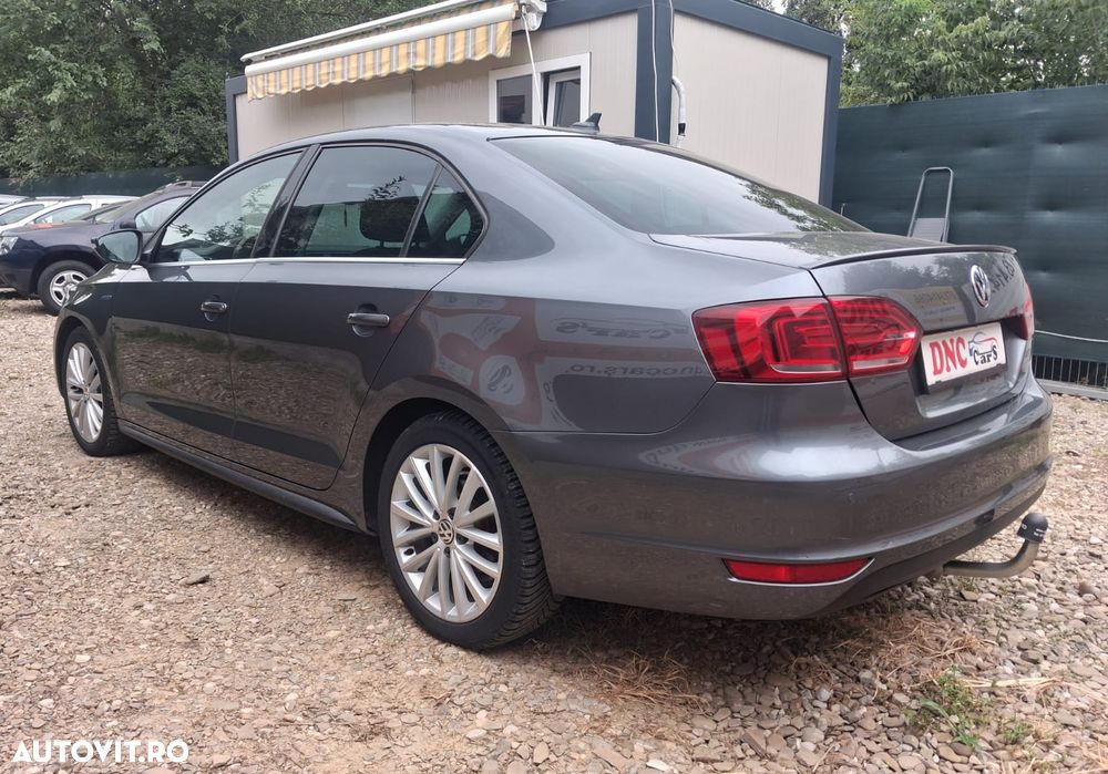 Volkswagen Jetta - 16