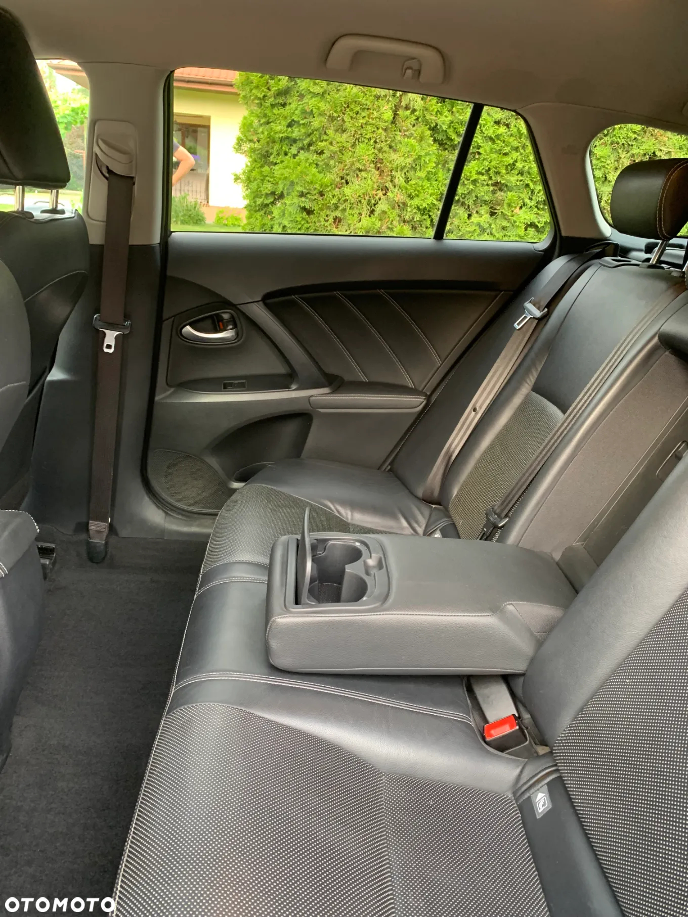 Toyota Avensis 1.8 Premium - 16