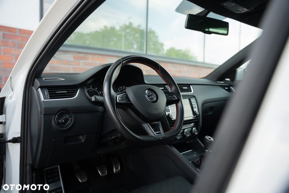 Skoda Octavia 2.0 TSI RS 230 - 24