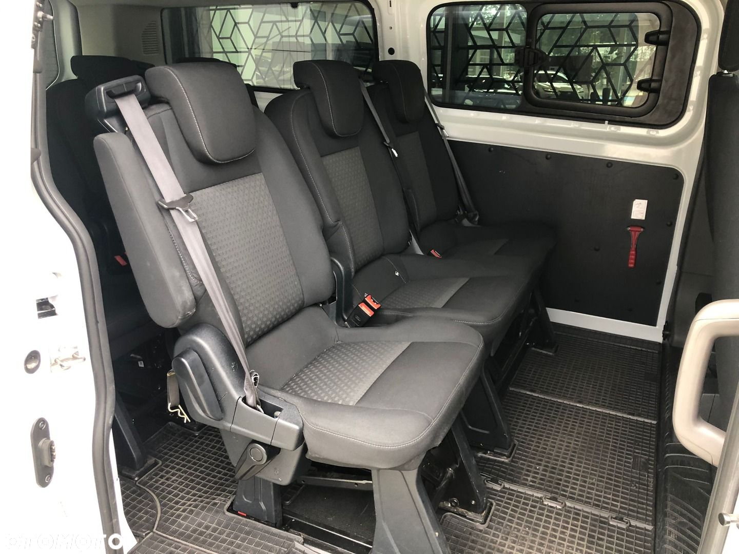 Ford Tourneo Custom 2.0 EcoBlue L2 Trend - 24