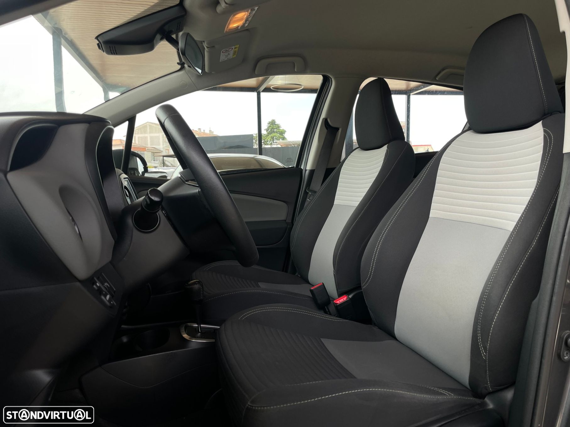 Toyota Yaris 1.5 HSD Comfort - 11