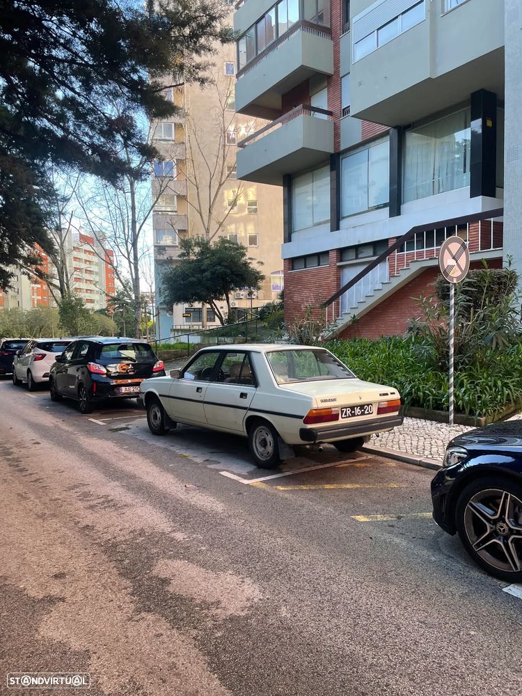 Peugeot 305 - 11