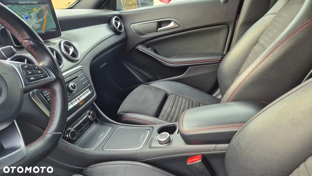 Mercedes-Benz CLA 180 7G-DCT AMG Line - 9