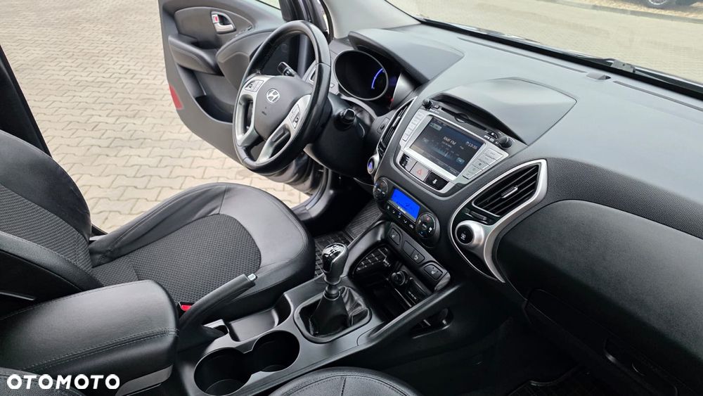 Hyundai ix35 1.7 CRDi 2WD blue Finale Gold - 24