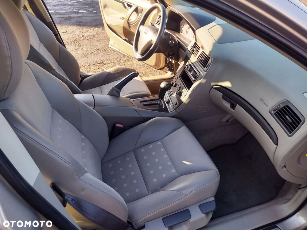 Volvo S60 2.4 Kinetic - 33