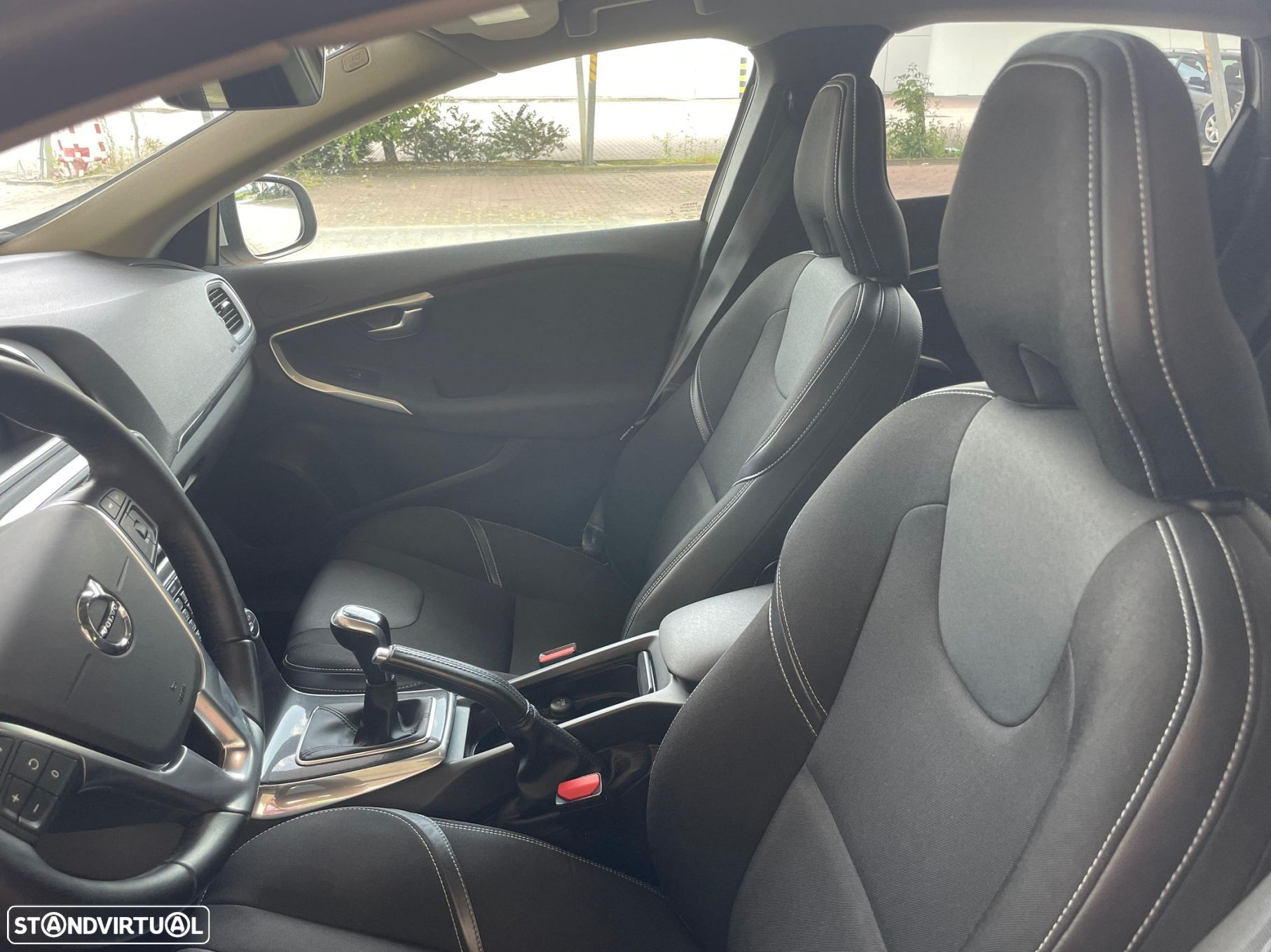 Volvo V40 2.0 D2 Momentum Eco - 9